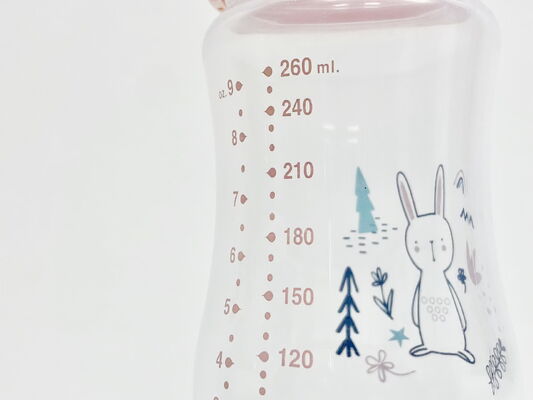 Plastikowa butelka do karmienia noworodka bez BPA o pojemności 260 ml i konstrukcji odpornej na wycieki